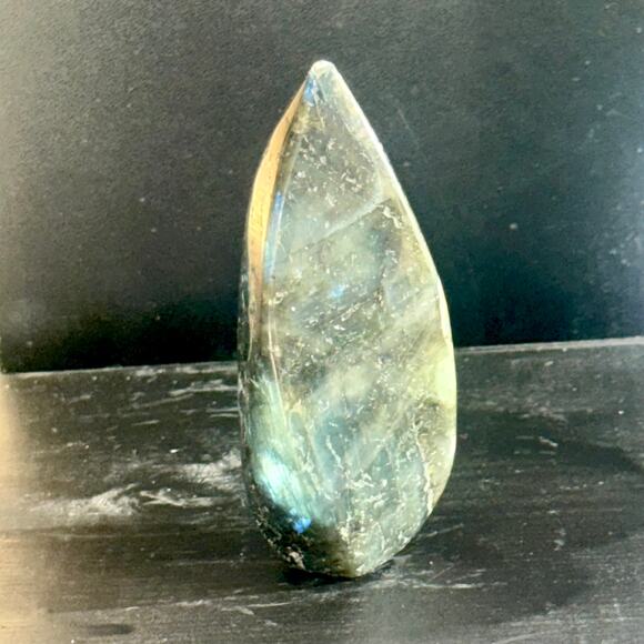 Premium Brazilian Labradorite Flame • 114 g • 3¼″ Tall • Iridescent Flash - Picture 1 of 8